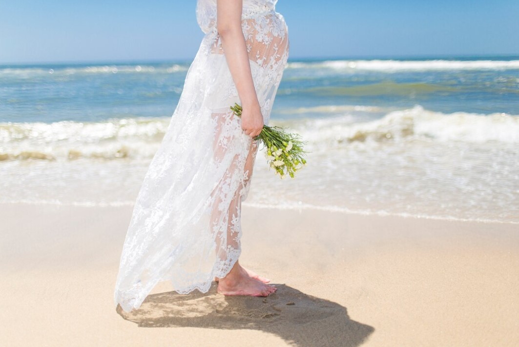 What To Expect When You're A Pregnant Bride