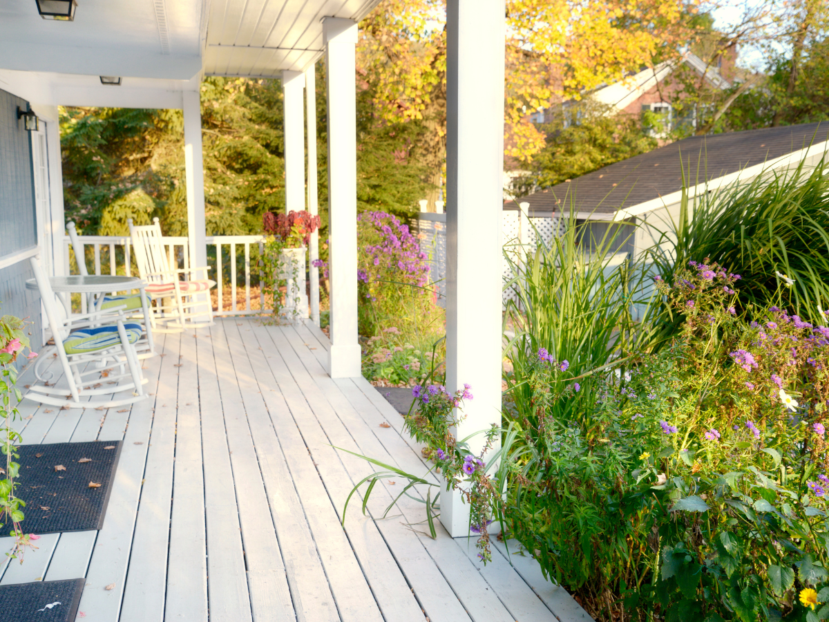 8 Best Paint Color Options for Your Porch
